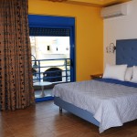 Double Bed room with sea view bed