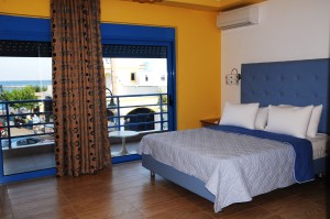 Double Bed room with sea view bed